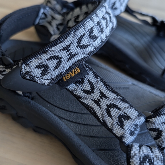 TEVA Sandals (Youth Size‎ 5) - Picture 4 of 6